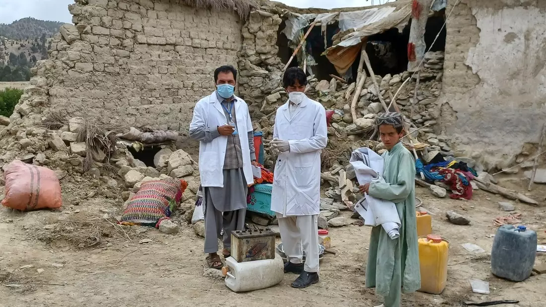 Erdbeben Afghanistan: Johanniter helfen mit zwei mobilen Kliniken/ In der Provinz Kunar übernehmen sie die medizinische Versorgung und behandeln täglich bis zu 200 Menschen. - Bild: presseportal.de