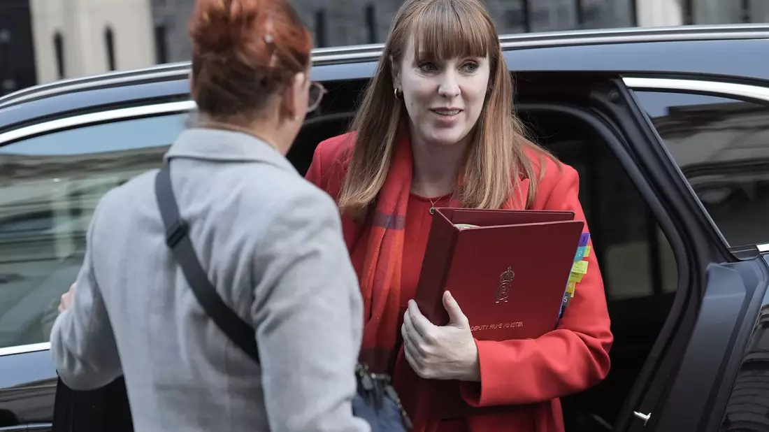 Die britische Vizeregierungschefin Angela Rayner muss wegen einer Steueraffäre ihren Hut nehmen. (Archivfoto) - Bild: Stefan Rousseau/PA Wire/dpa
