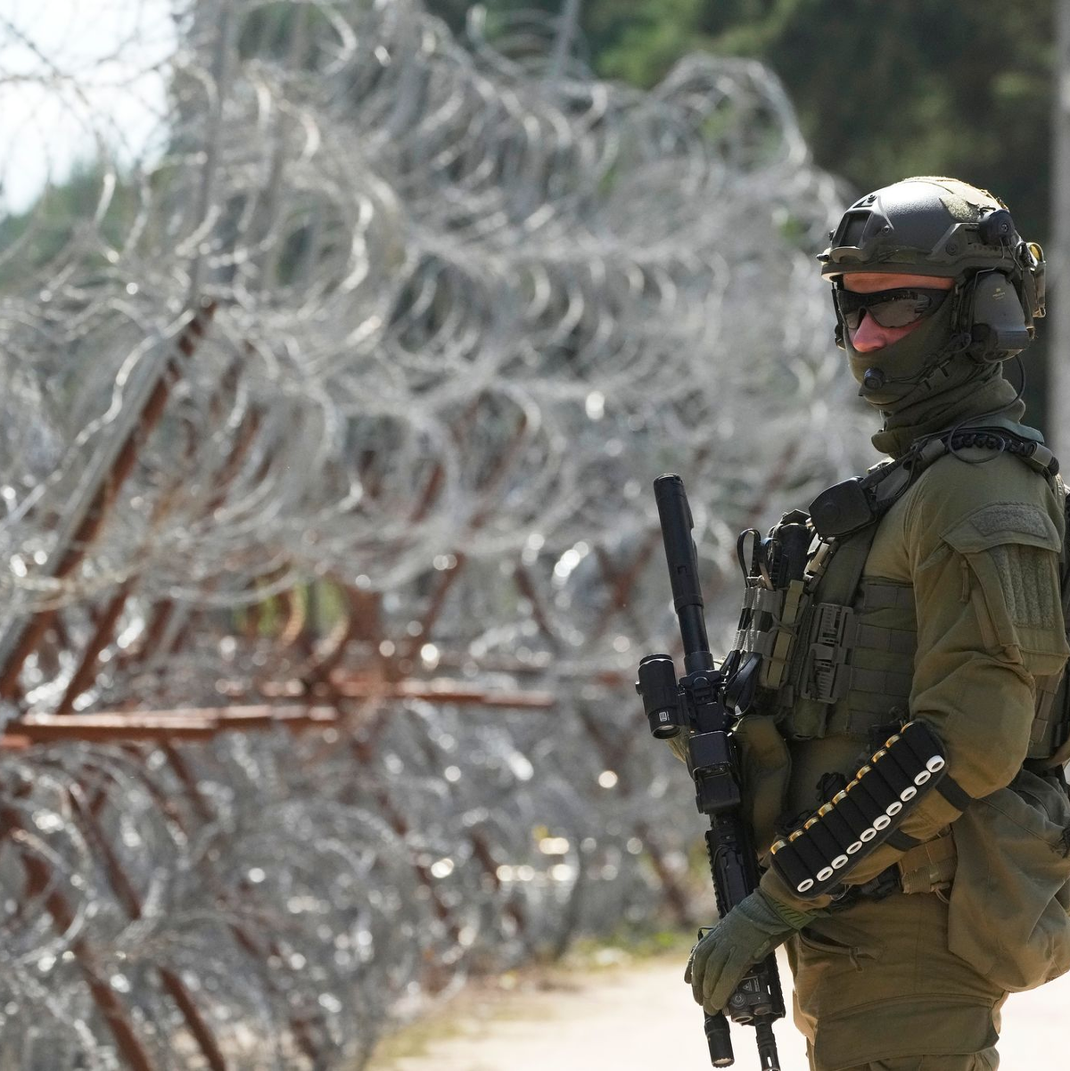 Die Grenze zwischen Polen und Belarus ist inzwischen stark bewacht. (Archivbild) - Foto: Czarek Sokolowski/AP/dpa