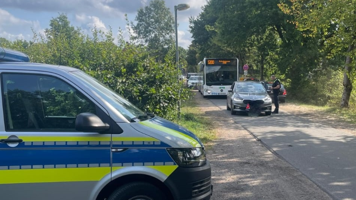 POL-LG: ++ Schockmoment: Radfahrerin übersehen - Lkw überrollt Fahrrad ++ widerspenstiger Fahrgast: Polizei geleitet Mann aus Linienbus - Einweisung veranlasst ++ weitere Schwerpunktkontrollen ++ - Foto: presseportal.de