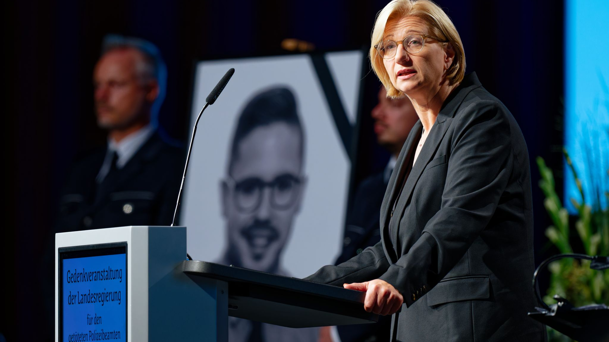 Der Polizist war bei einem Einsatz erschossen worden. - Foto: Uwe Anspach/dpa