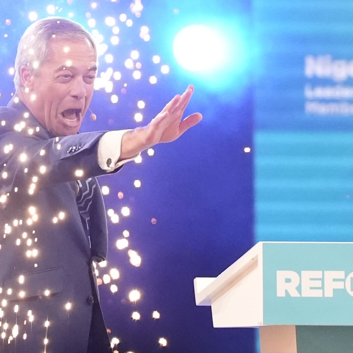 Farage wird von seinen Anhängern gefeiert wie ein Star. - Foto: Jacob King/PA Wire/dpa