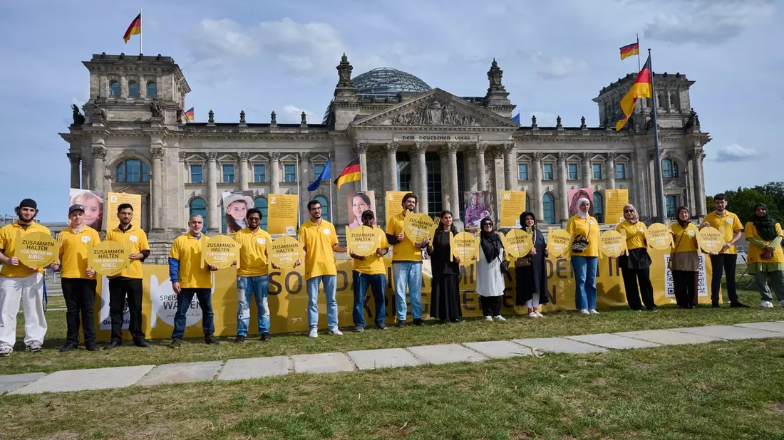 Speisen für Waisen: Hilfsaktion startet mit Kundgebung vor dem Reichstag - Solidarität mit Kindern in Kriegs- und Krisengebieten - Bild: presseportal.de