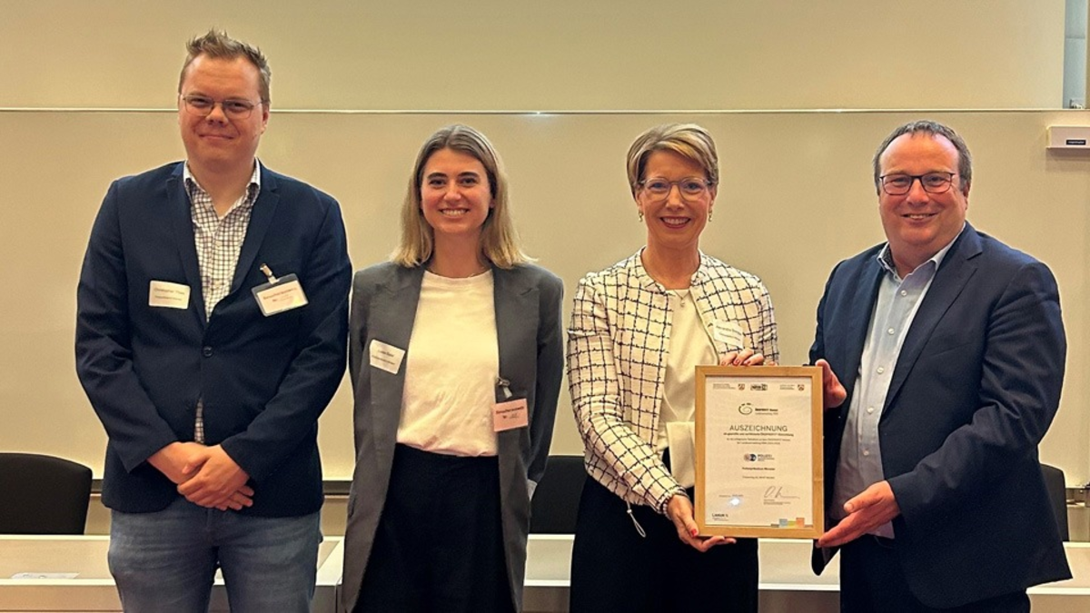 POL-MS: Für eine nachhaltigere Behörde - Polizei Münster erhält ÖKOPROFIT®-Konvoi-Zertifizierung - Foto: presseportal.de