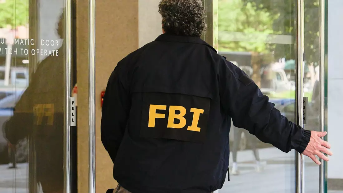 Das FBI und weitere Ermittler untersuchen zu möglicher illegaler Beschäftigung von Koreanern in den USA. (Symbolbild) - Bild: Julia Demaree Nikhinson/AP/dpa