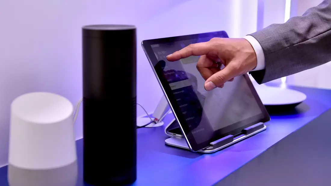 Daten, die etwa Geräte für das «smart Home» sammeln, sollen Nutzerinnen und Nutzern ab Freitag leichter zugänglich gemacht werden. (Symbolbild) - Bild: Britta Pedersen/zb/dpa
