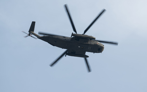 Beim Abseilen vom Hubschrauber verlor der Soldat den Halt. (Symbolbild) - Foto: Robert Michael/dpa