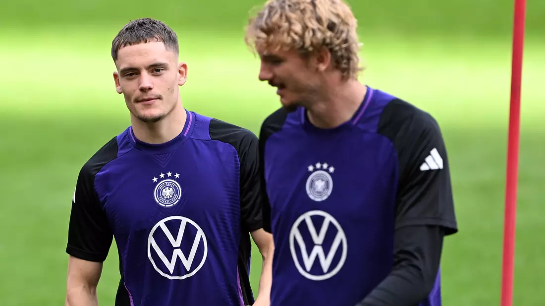 Florian Wirtz (l) und Nick Woltemade: Zündet das Offensivduo in Köln? - Bild: Federico Gambarini/dpa
