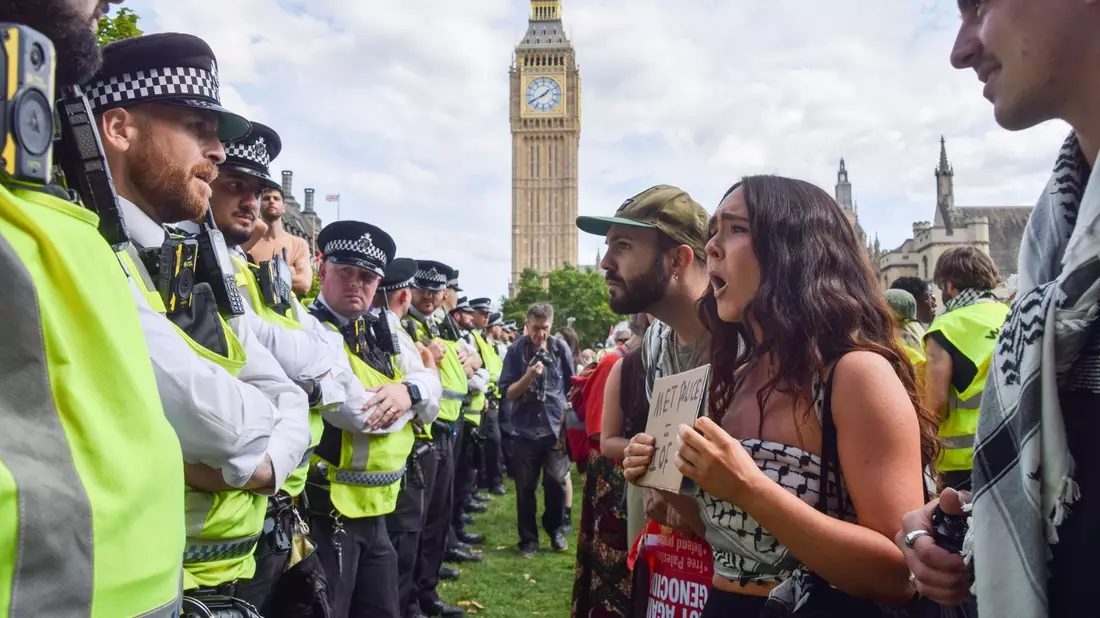 Teilweise soll es zu aggressivem Verhalten gegenüber Polizisten gekommen sein. - Bild: Vuk Valcic/ZUMA Press Wire/dpa