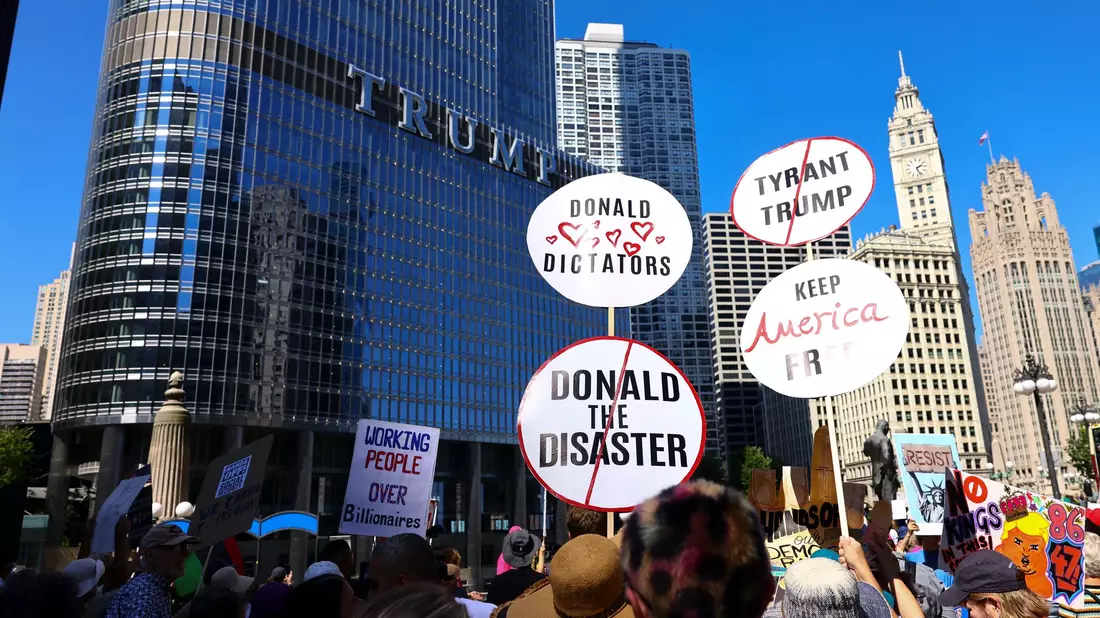 In Chicago gab es jüngst Proteste gegen Trump. (Archivbild) - Bild: Anthony Vazquez/Chicago Sun-Times/AP/dpa