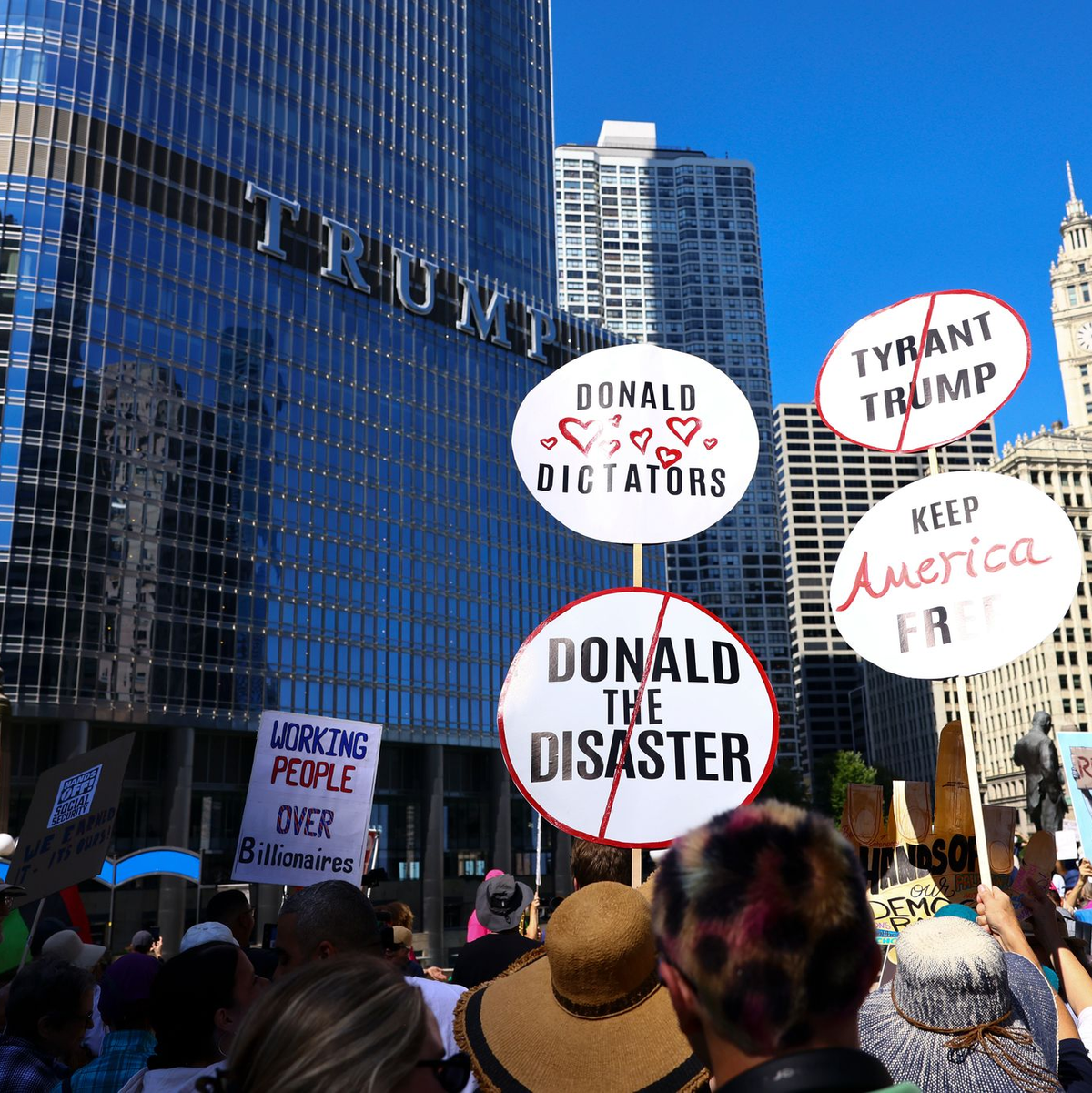 Trump demonstriert seine Macht - und in Chicago kocht die Stimmung hoch. (Archivbild) - Foto: Anthony Vazquez/Chicago Sun-Times/AP/dpa