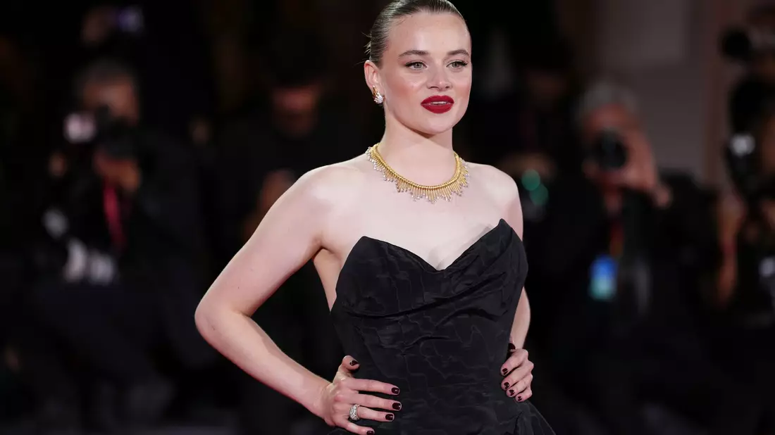 Luna Wedler vor der Premiere von «Silent Friend».  - Bild: Scott A Garfitt/Invision/AP/dpa