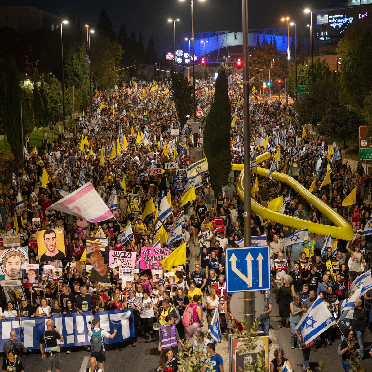 Der Druck auf Israels Premier wächst auch im eigenen Land.  - Foto: Ilia  Yefimovich/dpa