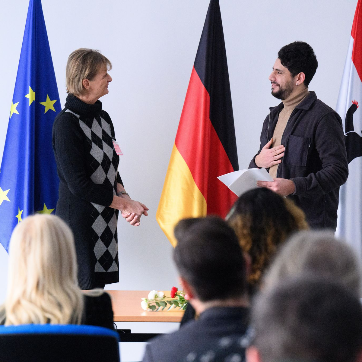 Viele Menschen, die als Flüchtlinge aus Syrien nach Deutschland gekommen sind, erfüllen inzwischen die Voraussetzungen für eine Einbürgerung. (Archivfoto) - Foto: Bernd von Jutrczenka/dpa