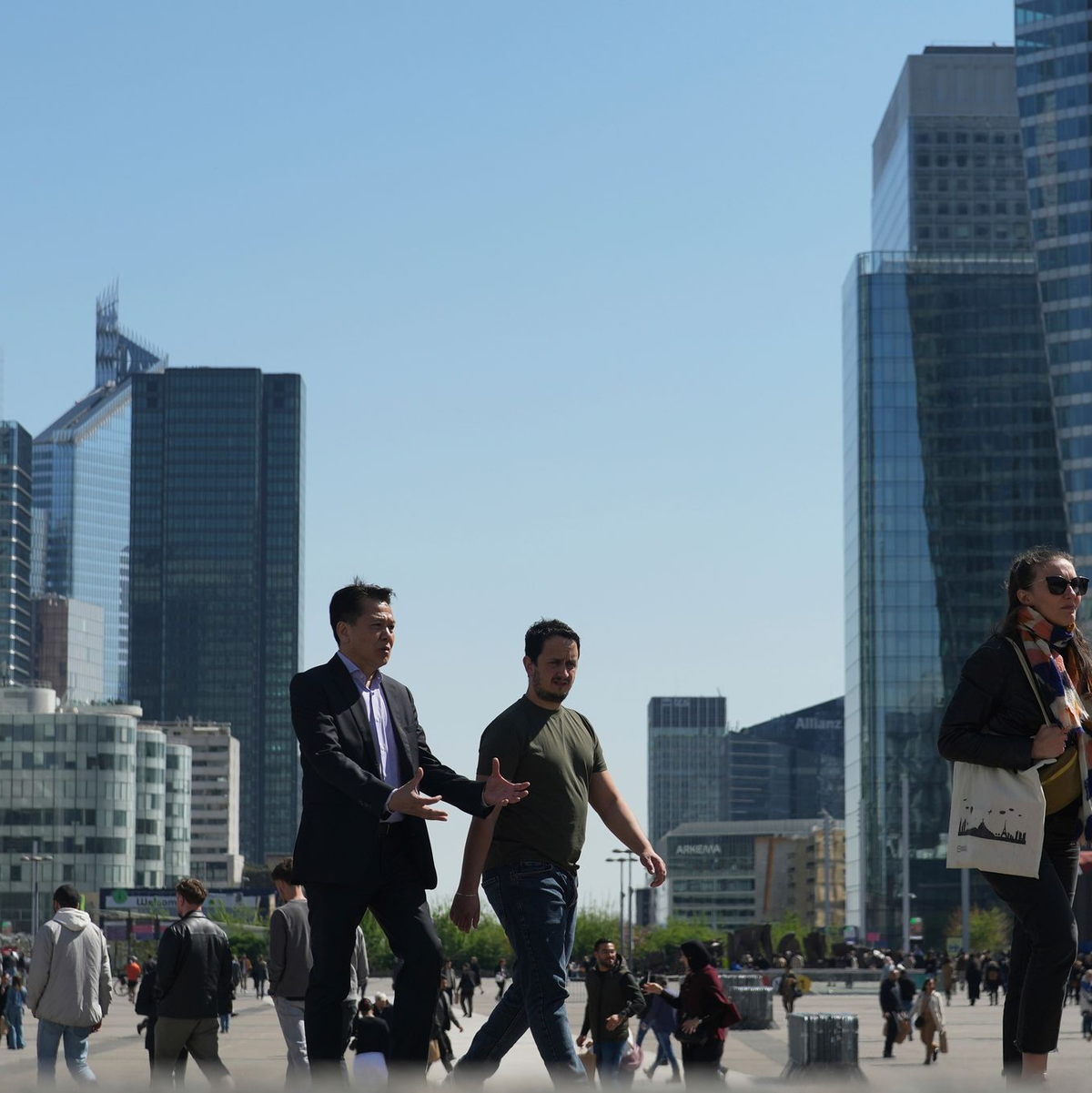 Die Sorge ist, dass sich die ausufernde Staatsverschuldung in Frankreich negativ auf die Wirtschaft auswirkt. (Archivbild) - Foto: Thibault Camus/AP/dpa
