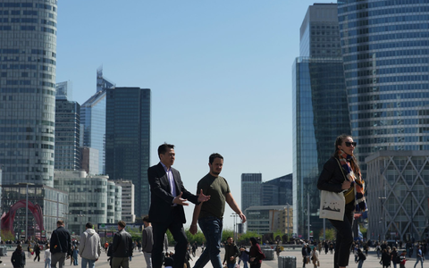 Die Sorge ist, dass sich die ausufernde Staatsverschuldung in Frankreich negativ auf die Wirtschaft auswirkt. (Archivbild) - Foto: Thibault Camus/AP/dpa