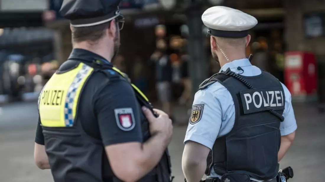 BPOL-HH: Gemeinsame Pressemitteilung der Bundespolizei und der Landespolizei Hamburg zur Gewaltprävention und zur Kontrolle des Waffenverbots im ÖPNV- - Bild: presseportal.de