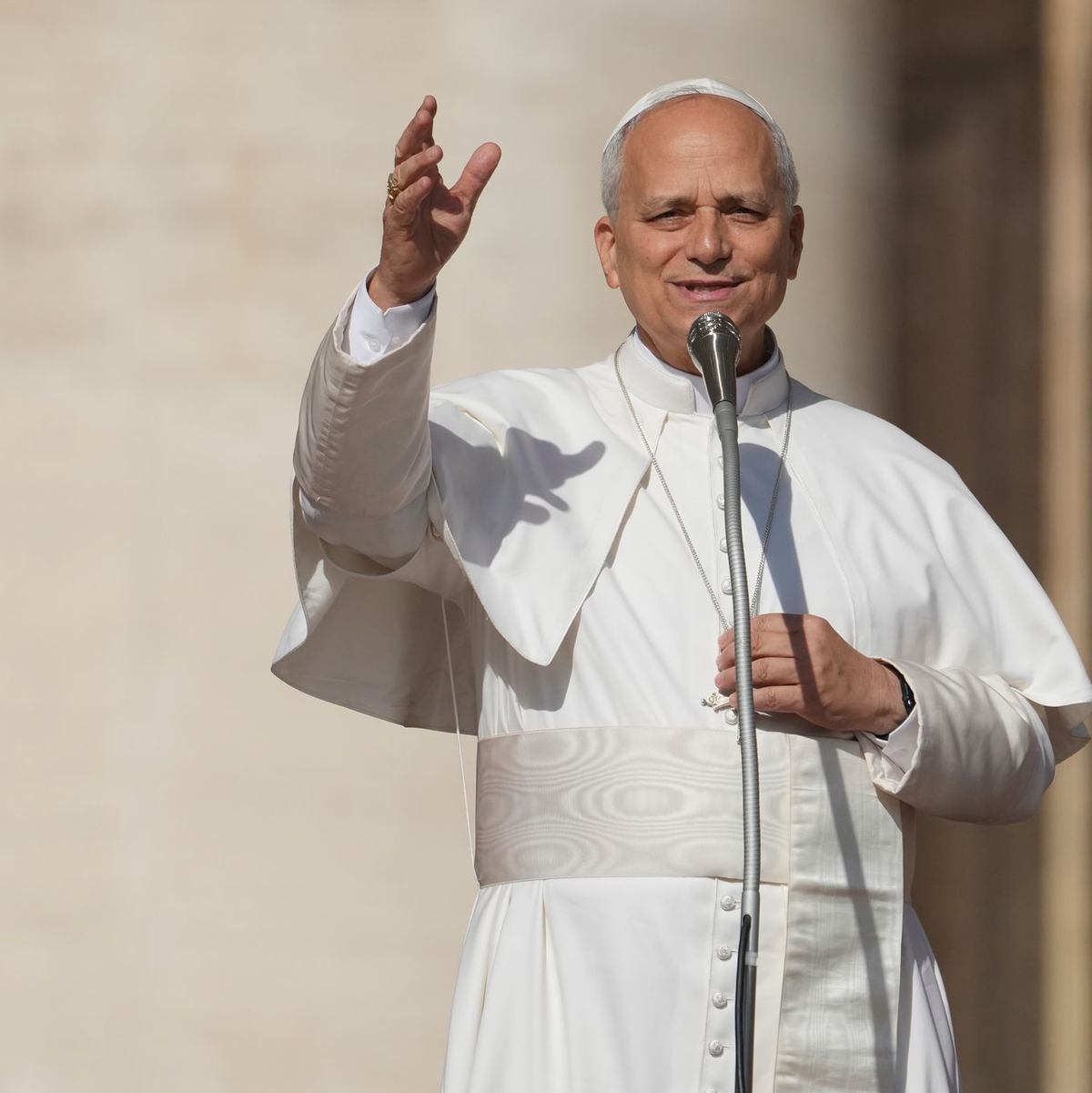 An der Messe nahmen Gläubige aus aller Welt teil. - Foto: Andrew Medichini/AP/dpa