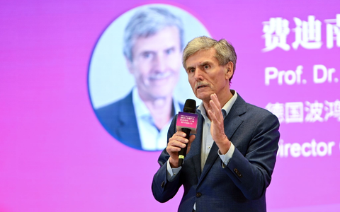 Auto-Experte Ferdinand Dudenhöffer (Archivbild) - Foto: Johannes Neudecker/dpa