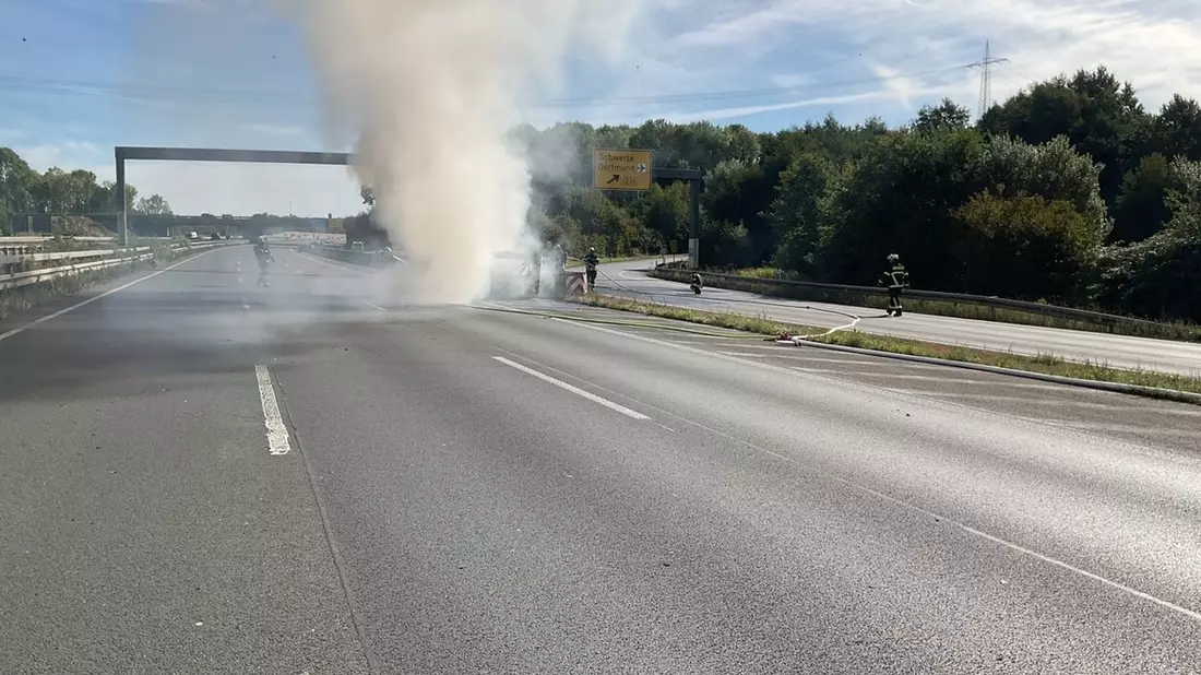 FW-DO: Wohnwagengespann brennt auf Autobahn A2 - Bild: presseportal.de