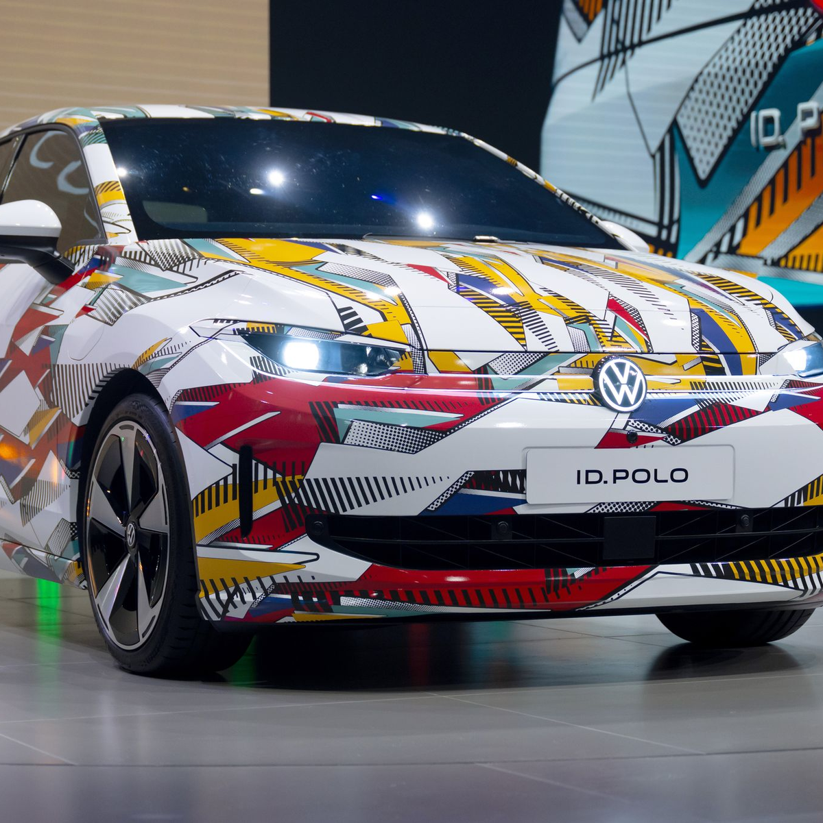 Auf der IAA steht das Auto noch mit bunter Tarnfolie. - Foto: Sven Hoppe/dpa