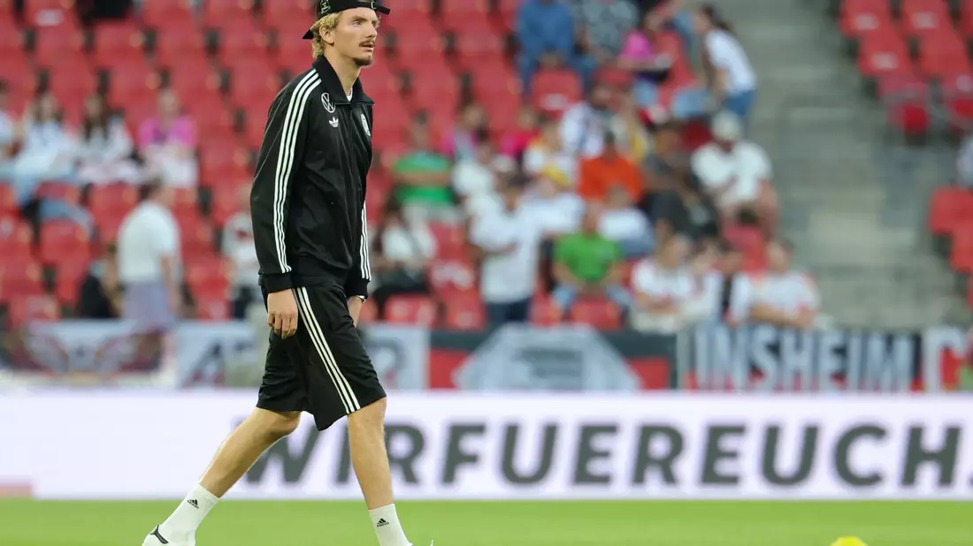Nick Woltemade bleibt als Angreifer in der deutschen Startelf. - Bild: Rolf Vennenbernd/dpa