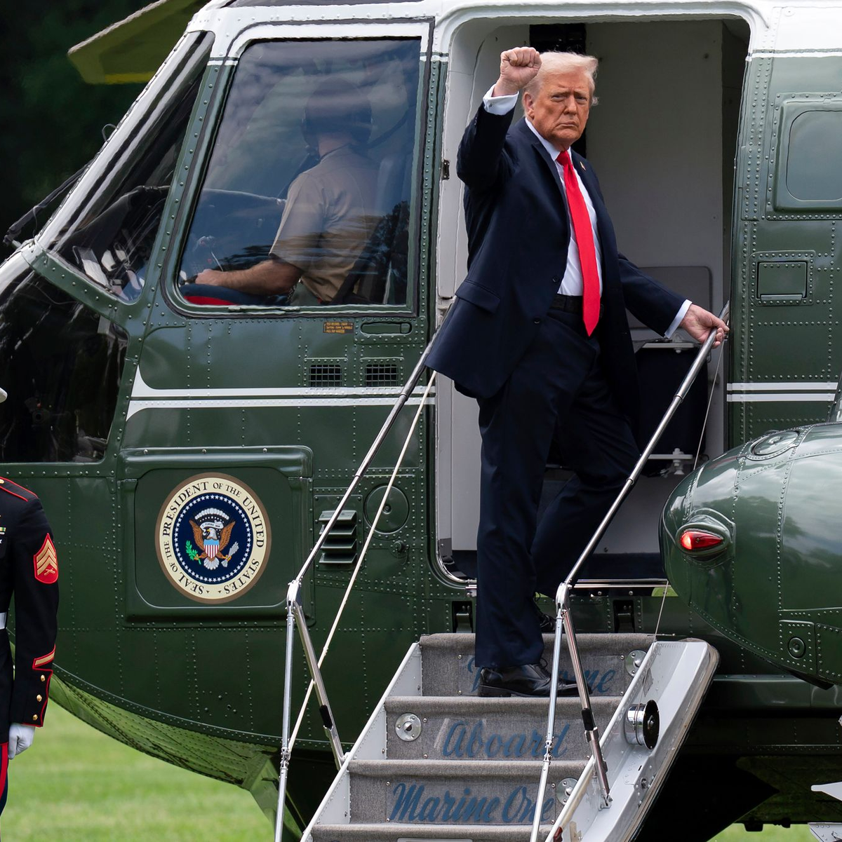 US-Präsident Donald Trump flog zum Finale der US Open nach New York. - Foto: Jose Luis Magana/FR159526 AP/AP/dpa