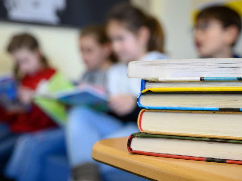 Längst nicht alle Kinder können nach der Grundschule gut lesen. (Symbolbild) - Foto: Sebastian Gollnow/dpa