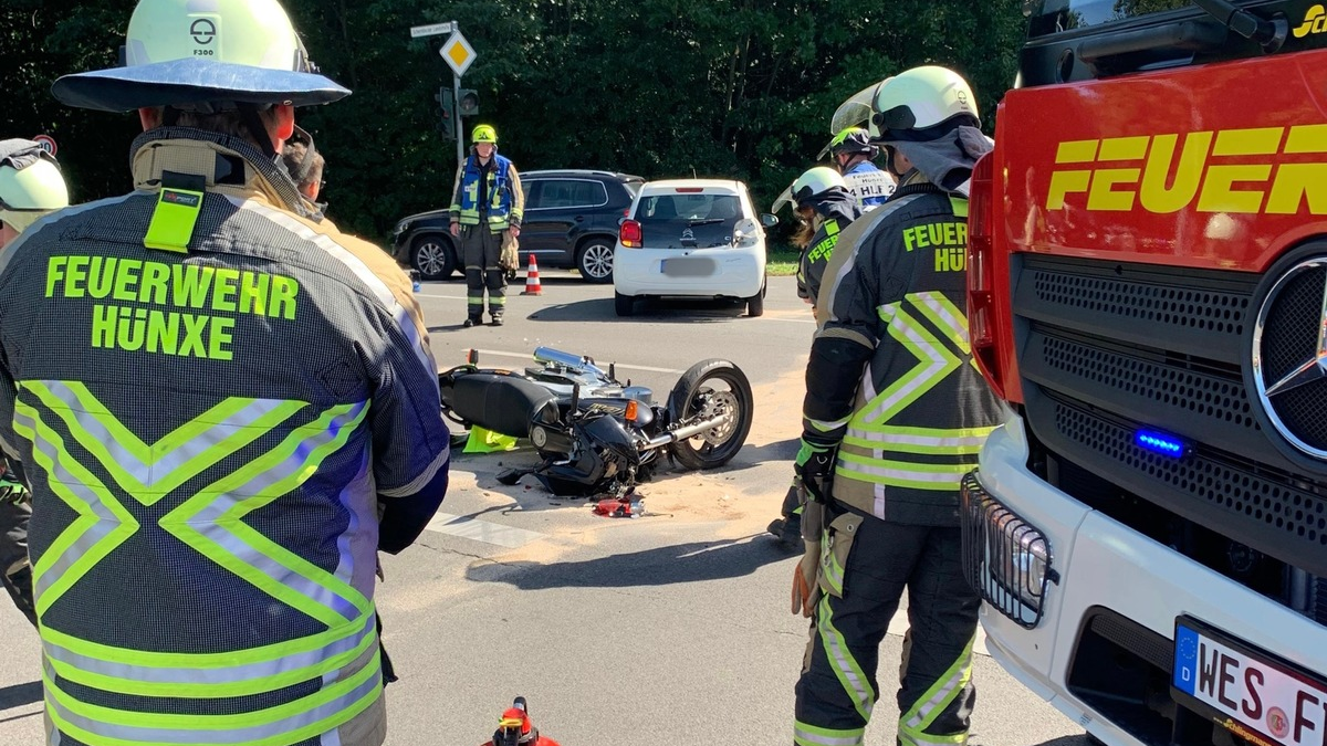 FW Hünxe: Verkehrsunfall zwischen Motorrad und Pkw - Foto: presseportal.de