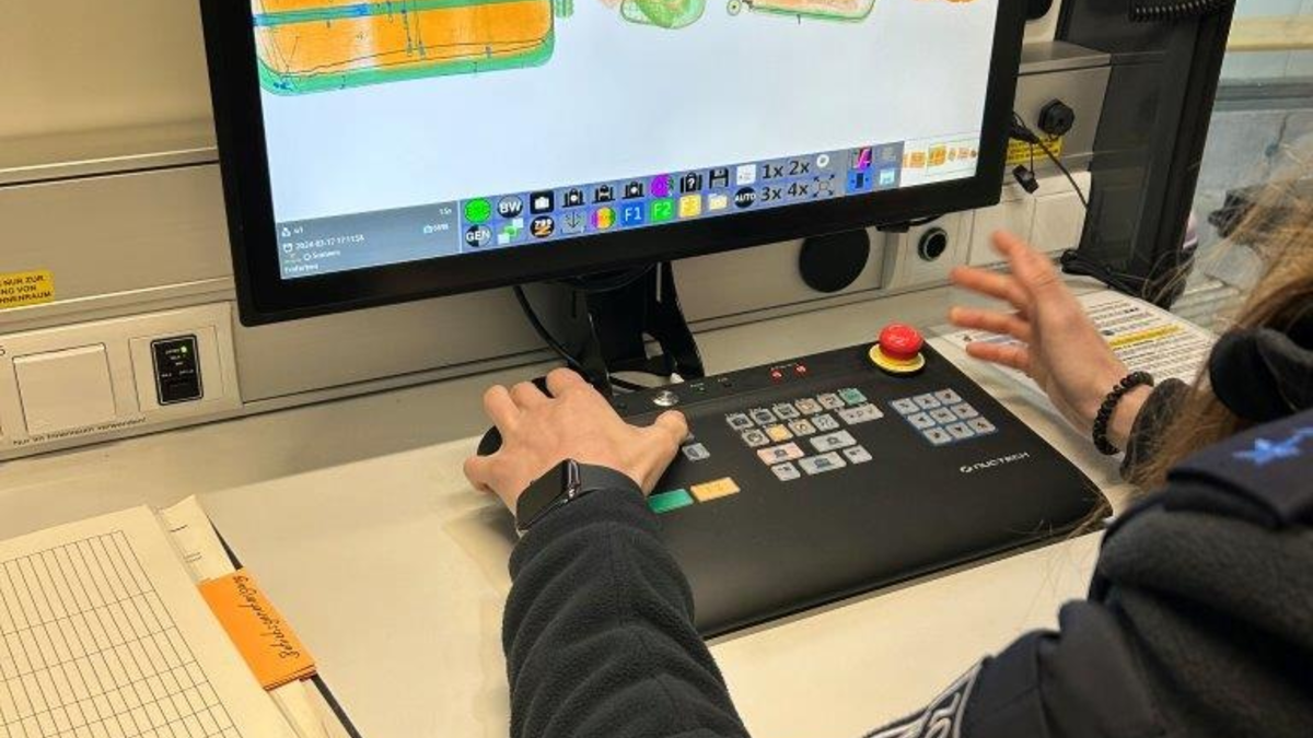 HZA-GI: Berufsinformationstag beim HZA Gießen, Standort Kassel - Entdecke die Welt des Zolls - Foto: presseportal.de