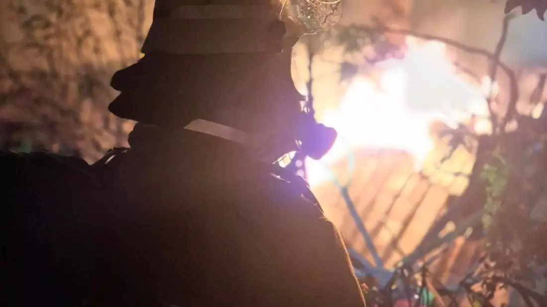 FW Bremerhaven: Feuer auf Kleingartengelände - Bild: presseportal.de