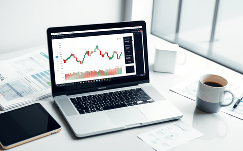 S&P 500 Retreats from Record High as Jobs Data Sparks Volatility - Foto: über boerse-global.de