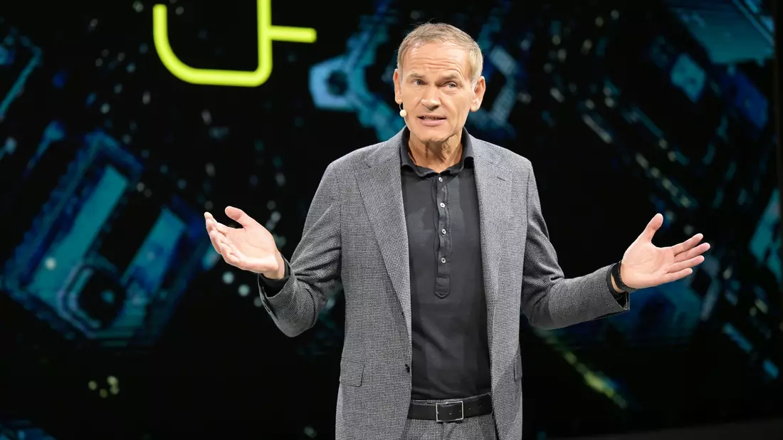 VW- und Porsche-Chef Blume zeigt sich auf der IAA verhalten optimistisch. - Bild: Malin Wunderlich/dpa
