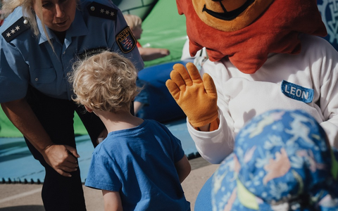 POL-DA: Rüsselsheim: Tag der offenen Tür der Polizeidirektion Groß-Gerau - Kampagne Einsatz verdient Respekt erlebbar gemacht - Foto: presseportal.de