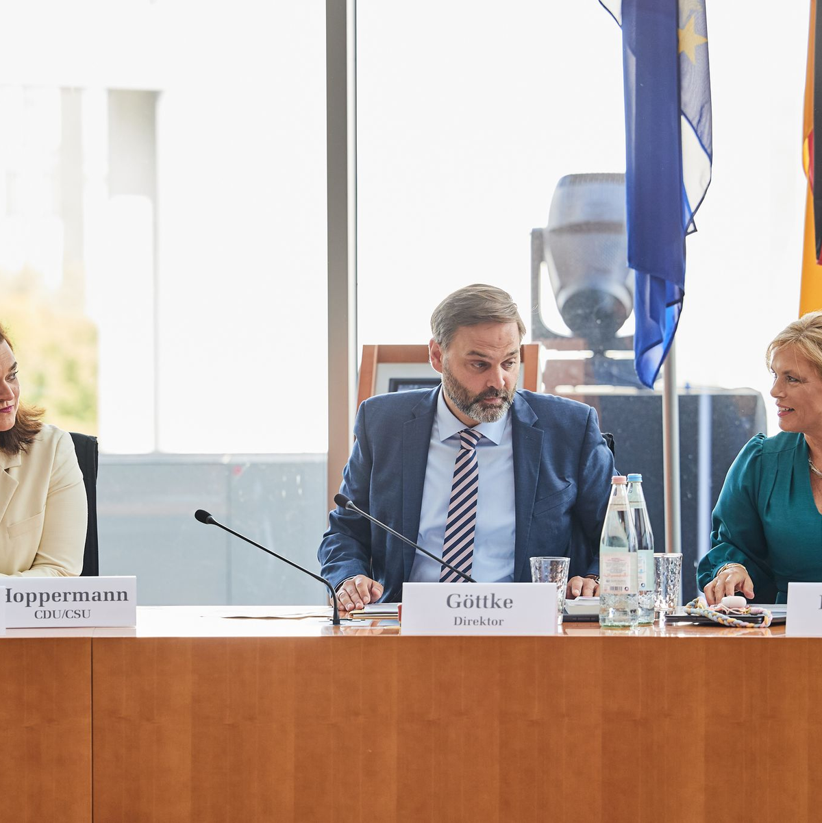 Zur konstituierenden Sitzung war Bundestagspräsidentin Julia Klöckner (CDU) mit dabei. - Foto: Jörg Carstensen/dpa