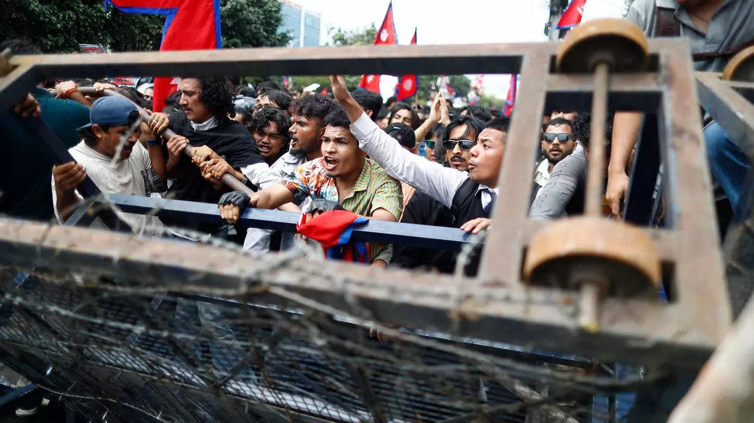 Demonstranten protestierten gegen Korruption und die Abschaltung der sozialen Medien durch die Regierung Nepals. - Bild: Skanda Gautam/ZUMA Press Wire/dpa