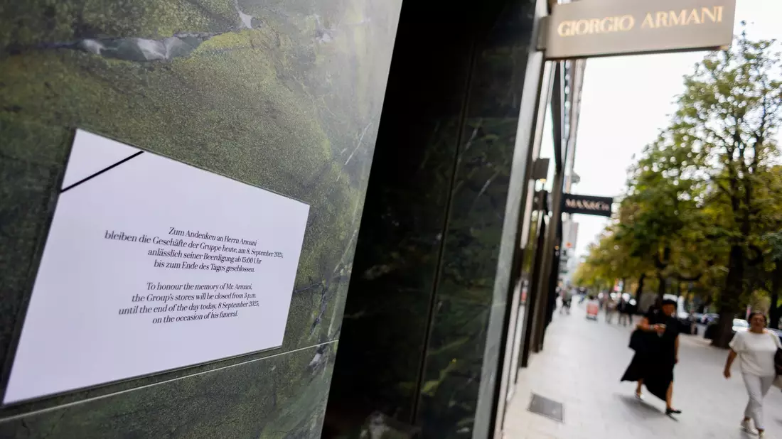 Die Armani-Filiale auf der Düsseldorfer Königsallee blieb am Nachmittag geschlossen. - Bild: Rolf Vennenbernd/dpa
