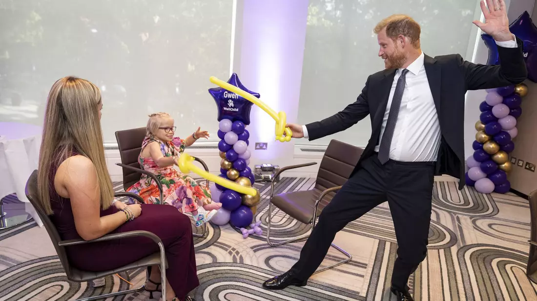 Prinz Harry ist zurück in London. - Bild: Aaron Chown/PA Wire/dpa
