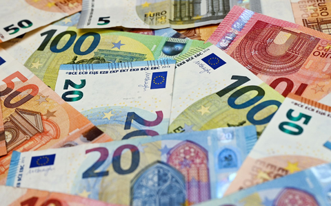 Verbraucherzentrale fordert einen besseren Schutz vor Betrug bei Online-Krediten. (Symbolbild) - Foto: Patrick Pleul/dpa-Zentralbild/dpa