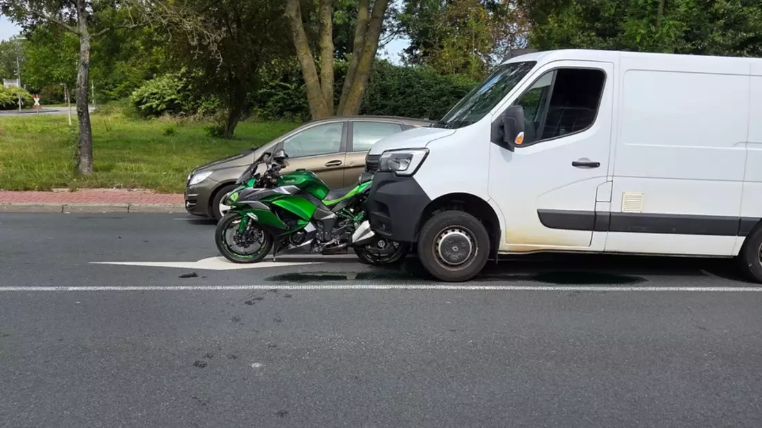 POL-WHV: Verkehrsunfall zwischen Pkw und Motorrad in Wilhelmshaven - Bild: presseportal.de