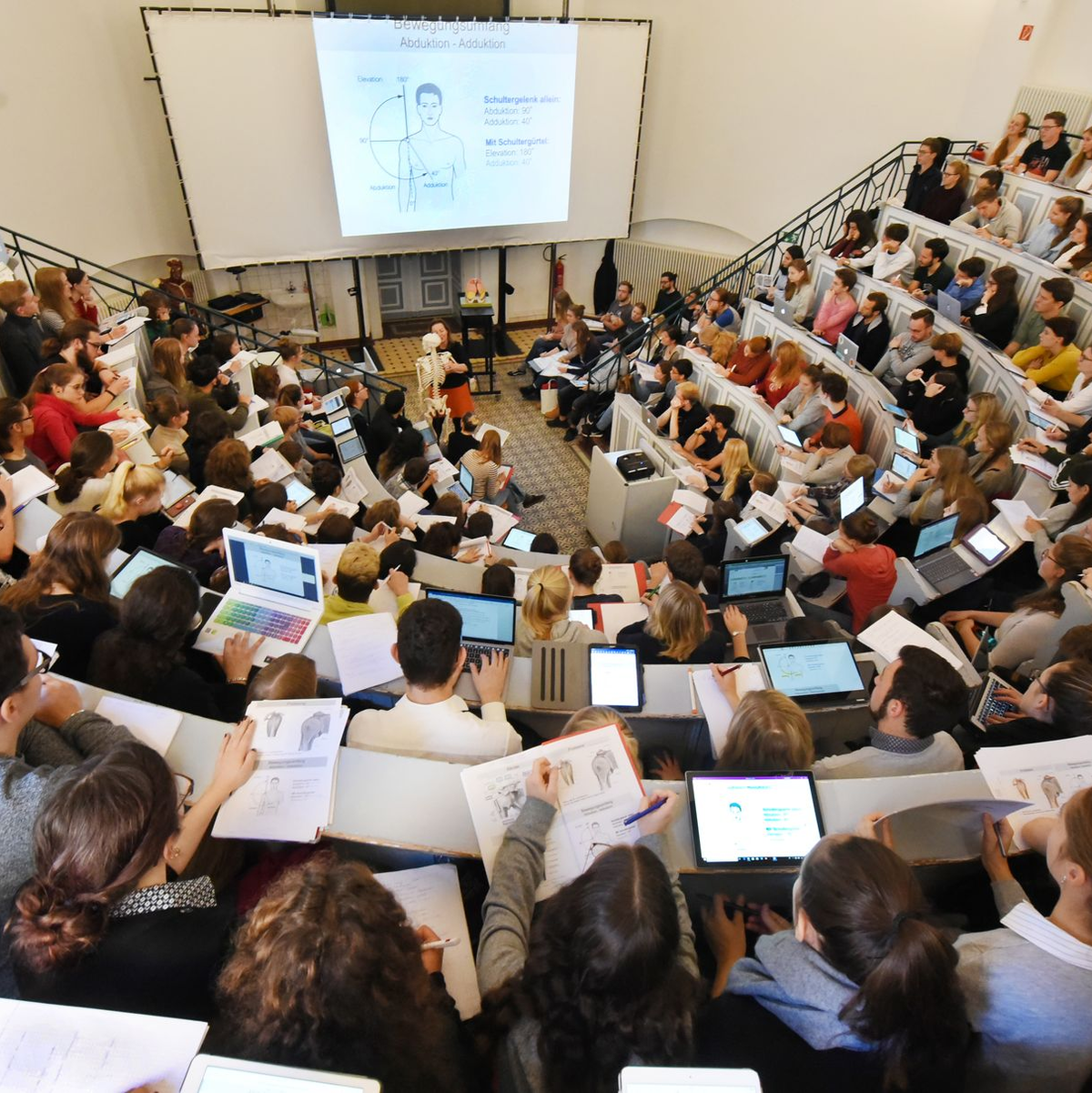 Rund 17 Prozent aller 2,87 Millionen Studierenden in Deutschland kommen laut Statistischem Bundesamt aus dem Ausland. (Archivbild) - Foto: Waltraud Grubitzsch/dpa-Zentralbild/dpa