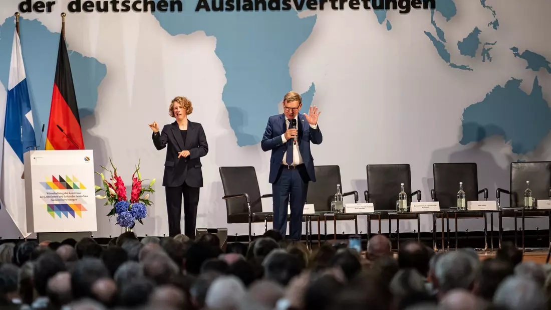 Außenminister Johann Wadephul (CDU) beim Wirtschaftstag der Botschafterkonferenz im Auswärtigen Amt.  - Bild: Fabian Sommer/dpa
