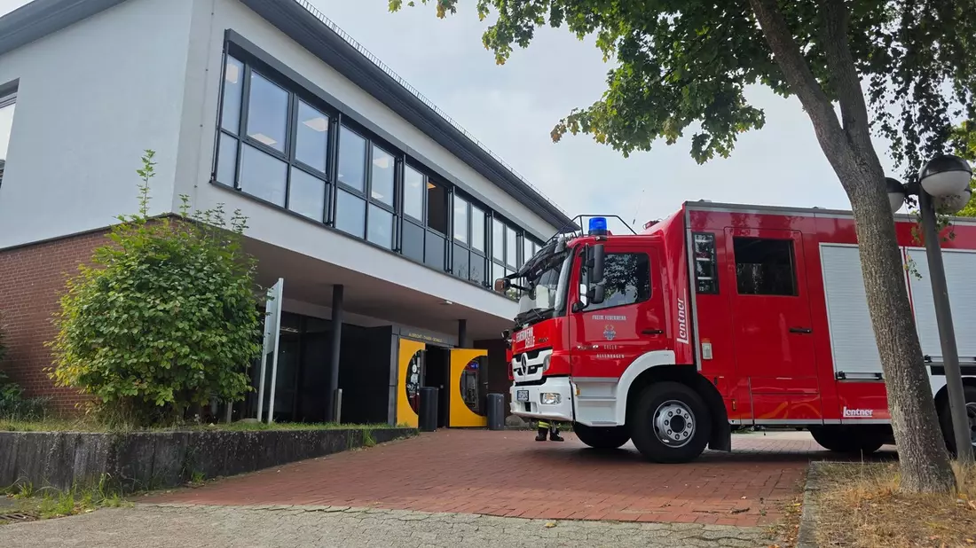 FW Celle: Feuer in Berufsbildener Schule - mehrere Betroffene! - Bild: presseportal.de