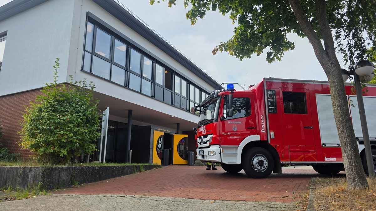 FW Celle: Feuer in Berufsbildener Schule - mehrere Betroffene! - Foto: presseportal.de
