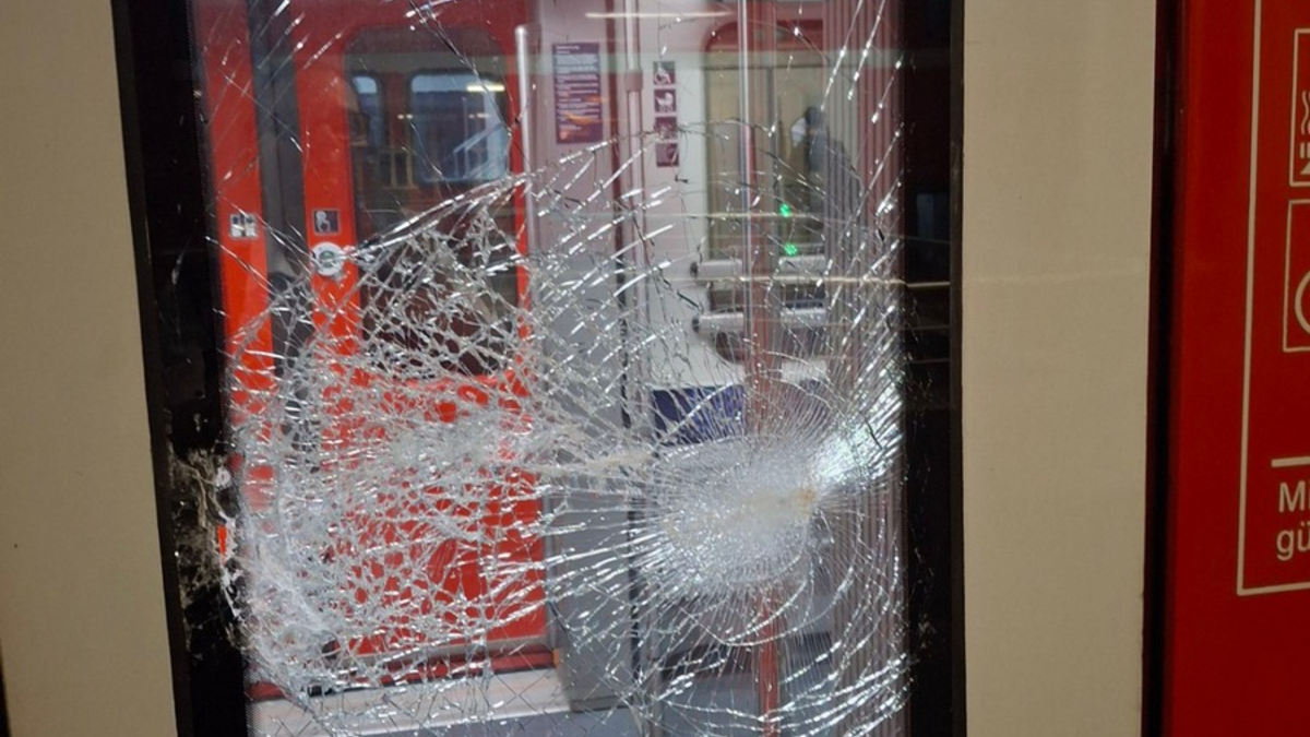 BPOL-KL: Züge mit Steinen beworfen - Zeugenaufruf - Foto: presseportal.de