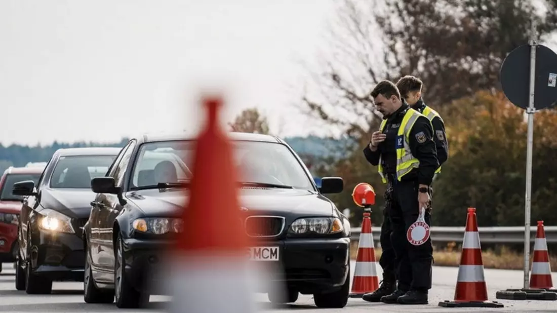 Bundespolizeidirektion München: Nach Berlin zweiter Einreiseversuch in Füssen gestoppt / Bundespolizei weist Albaner in sein Heimatland zurück - Bild: presseportal.de
