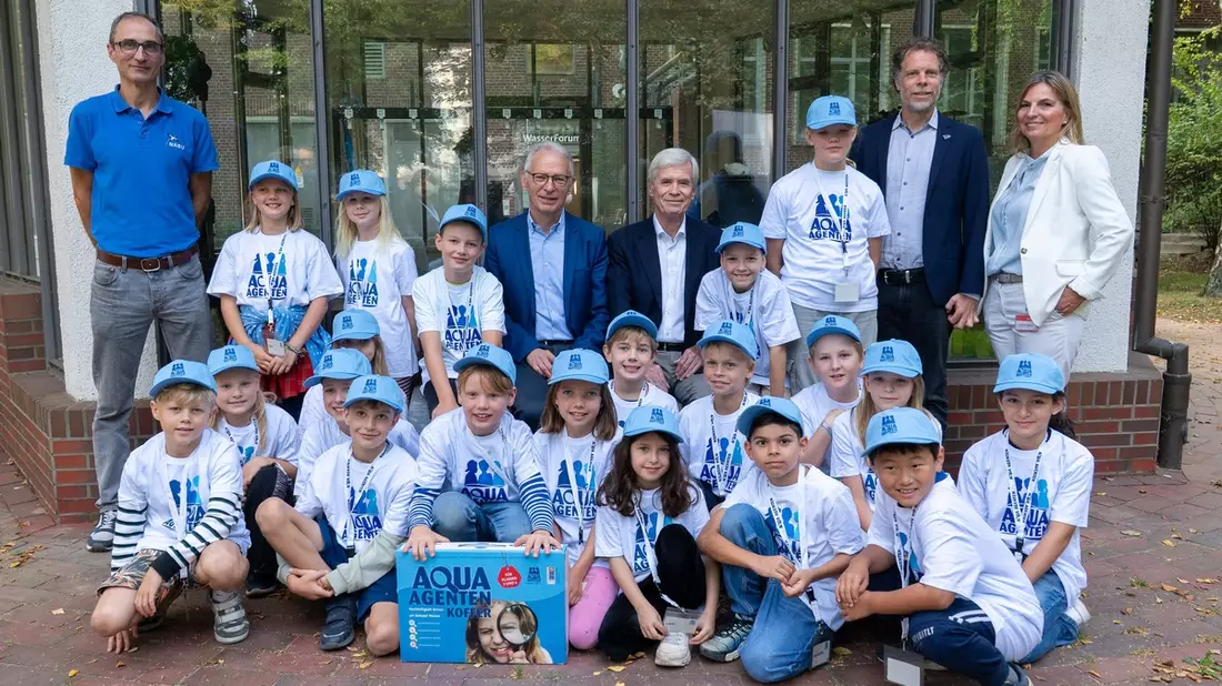 Bundesweites Erfolgsmodell für nachhaltige Bildung: AQUA-AGENTEN begeistern seit 15 Jahren Kinder für die Vielfalt von Wasser - Bild: presseportal.de