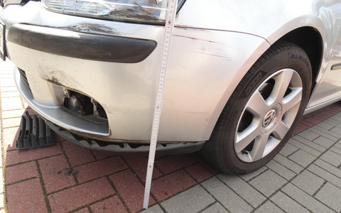 POL-CUX: Verkehrsunfallflucht auf Parkplatz eines Möbelhauses in Lamstedt - Zeugenaufruf (Foto im Anhang) - Foto: presseportal.de