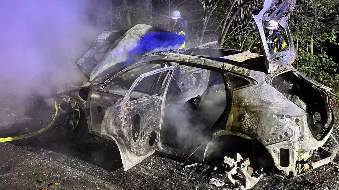 POL-HX: Auto bei Firmeneinbruch gestohlen und dann angezündet - Bild: presseportal.de