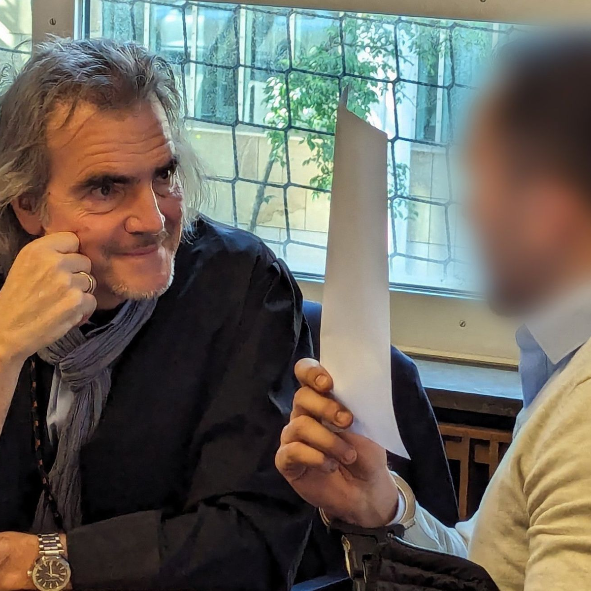 In Stuttgart standen 2024 insgesamt drei Brüder wegen Hunderter gefälschter Sprach- und Einbürgerungstests vor Gericht. Der erste Prozess betraf zwei Brüder. Der dritte Bruder hatte sich zunächst ins Ausland abgesetzt und wurde vom Landgericht Stuttgart später verurteilt. (Archivfoto) - Foto: Martin Oversohl/dpa